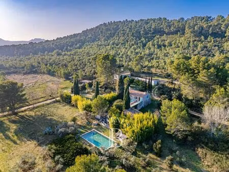 eygalieres-propriete authentique-8 chambres-piscine et calme absolu