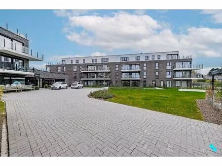 nieuwbouwappartement met twee slaapkamers in hartje emelgem