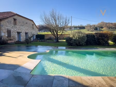 élégante propriété en pierre avec piscine et dépendances proche de monsempron libos (47)