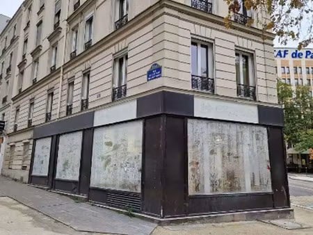 superbe boutique d'angle pour alimentation générale / superette