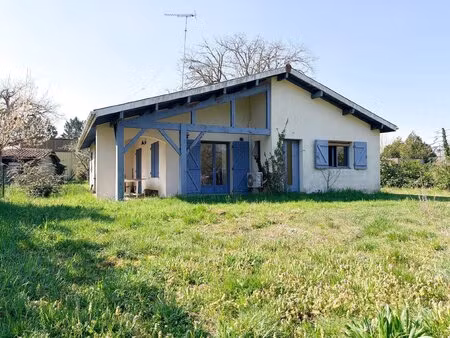 maison traditionnelle de plain pied avec garage