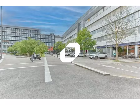 a louer  bureaux rénovés avec terrasse