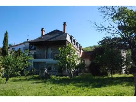 vente maison de 6 pièces (270 m2) et d'un local commercial à souillac