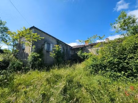 propriété à rénover sur 11 hectares de terrain