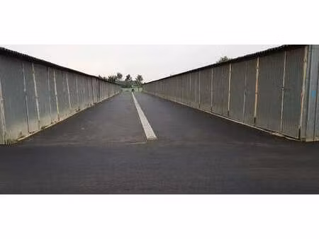 location garage box et parking à bédée (35137) : à louer / 36m² bédée