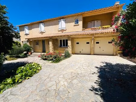 grande maison familiale avec jardin et dépendances