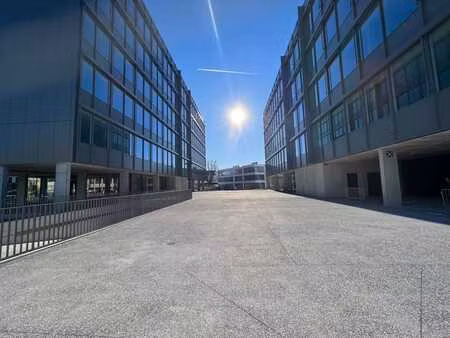 2.000 m² duurzame kantoren aan the loop op amper 2 km van...