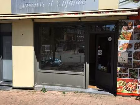 rez commercial entièrement neuf .