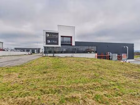 espace de stockage d'environ 100m²  entièrement rénové