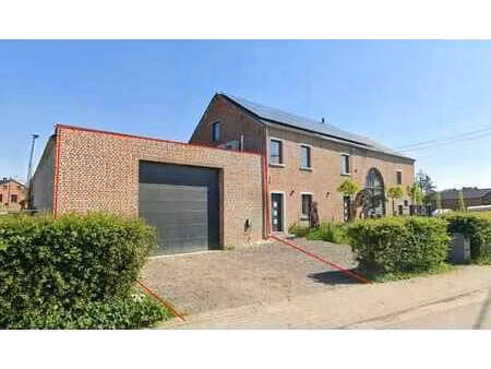 entrepôt récent avec porte sectionnelle de 4m de haut