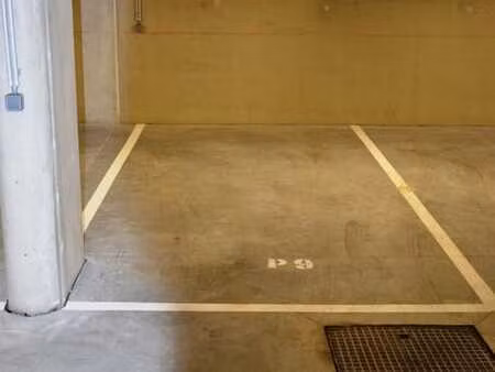 place de parking couvert securise a louer mons intra muros