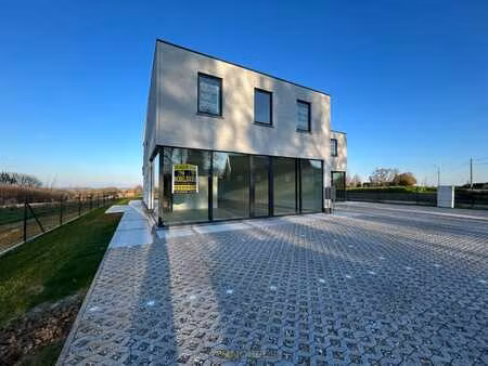 te huur  multifunctioneel commercieel pand (116 m²) op un...