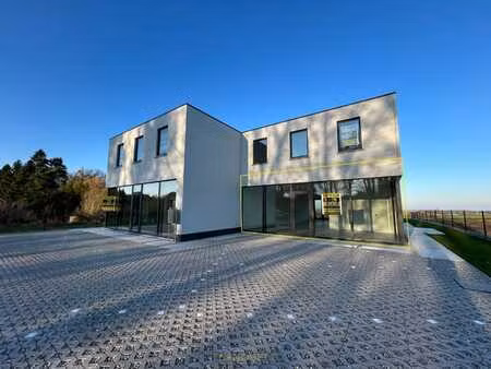 te huur  multifunctioneel commercieel pand (116 m²) op un...