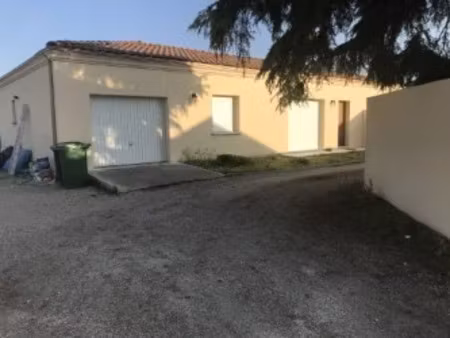 location maison 2 pièces 36 m² à ambares-et-lagrave (33440)  730 €
