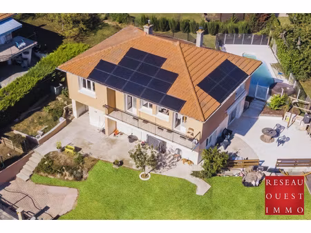 maison familiale de 180m2 au coeur du village de saint genis