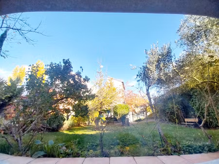 maison familiale de 215 m2 au sol avec grand jardin et annex