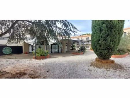 local 600m2 + matériel