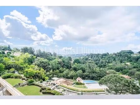 mougins - un élégant penthouse avec vue panoramique