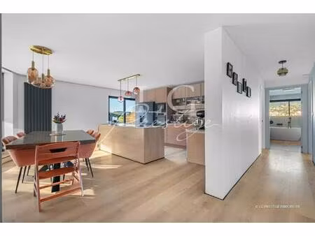 exclusivité : à pieds des plages et des commerces.