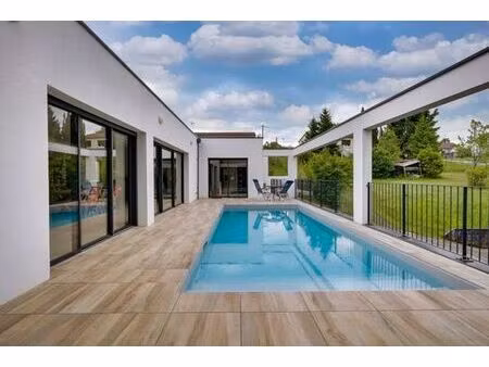 maison de 7 pièces de luxe en location à bègles  nouvelle-aquitaine