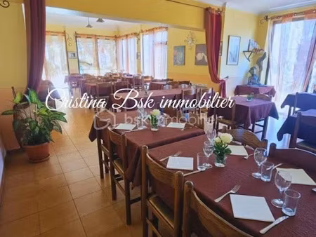 vente locaux professionnels 7 pièces 260 m² à oraison (04700)  273 000 €