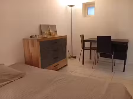 location meublée appartement 1 pièce 25 m² à eyguières (13430)  500 €