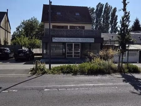 beau local commercial 130m2 avec appartement 120 m2 et terrain 3000 m2