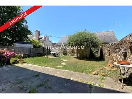 maison de bourg avec jardin  3 grandes chambres