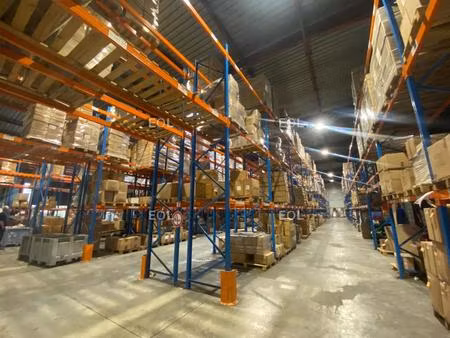 a louer - entrepôt avec bureaux de 2 800 m² à emerainville (77)