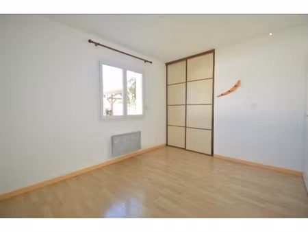 jolie maison de plain-pied des années 2000  d'environ 130 m²  se trouve à pontault-combaul