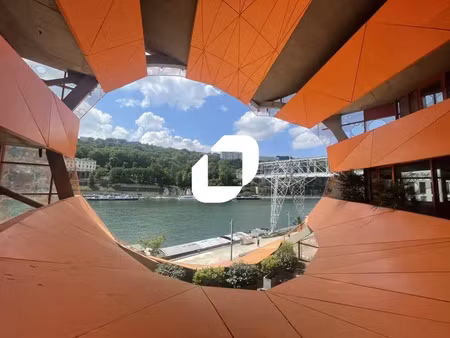 a louer  bureaux à découvrir rapidement dans le cube orange