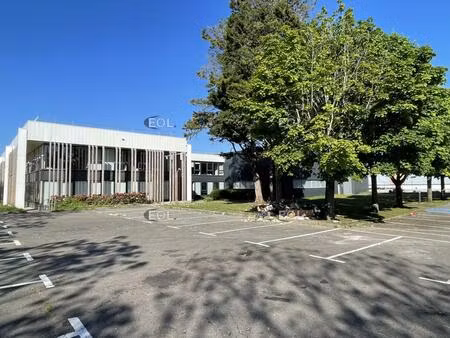 a louer : bâtiment activité/bureaux de 2 250 m²