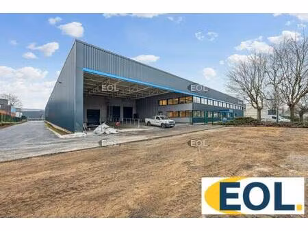 a louer immeuble indépendant réhabilité d'activité/stockage avec des bureaux d'accompagnem