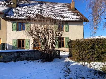 ferme mitoyenne sur 748 m² de terrain