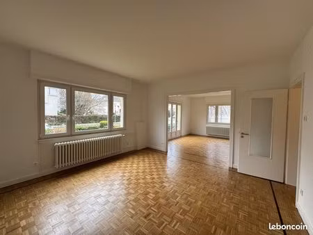 orangerie a 2 pas du parc - spacieux 3 / 4 pieces avec terrasse et garage