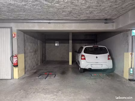 place de parking en sous-sol sécurisé