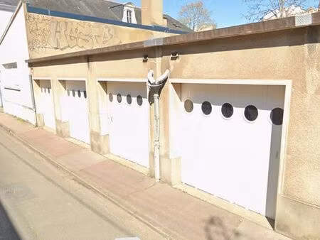 loue garage / box ferme avec électricité rue des cochereaux le mans
