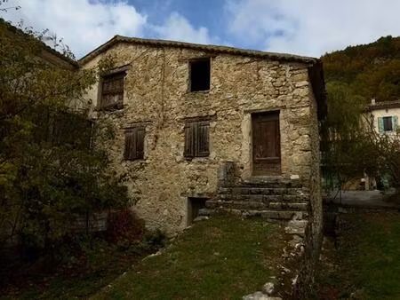 exceptionnelle maison authentique en pierre – rare opportunité de rénovation dans un...