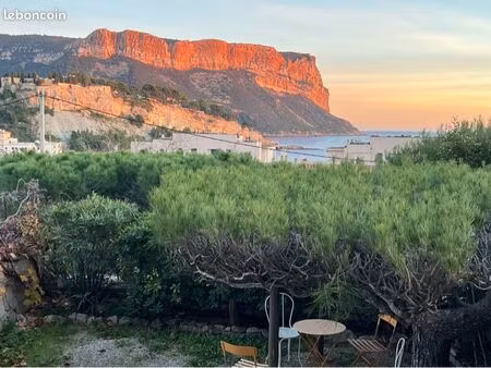 jardin  parking sécurisé gratuit  à 2 minutes à pied du port de cassis