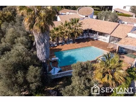 villa avec grand parc sans vis a vis et 10 parkings