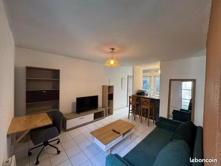 p2 meublé et entièrement rénové hyper centre