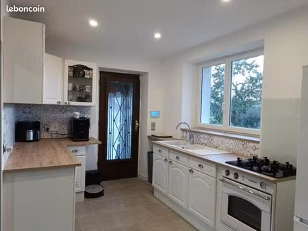 maison rénovée avec plusieurs dépendances et terrain constructible