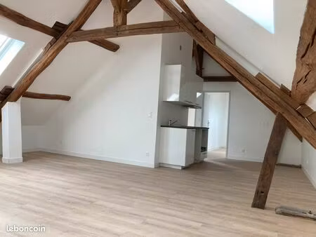 a louer t3 centre etréchy avec un parking 