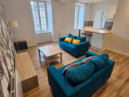 très beau t2  entièrement rénové  hyper centre-ville