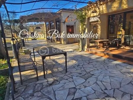 local commercial 270 m²