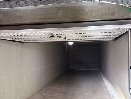 garage fermé sécurisé 33 m² – résidence les naïades