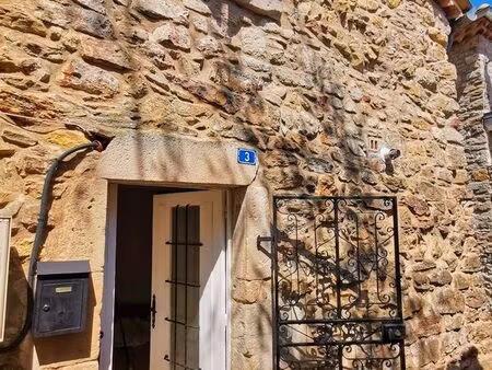 maisonnette en pierres