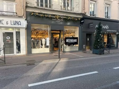 local commercial 140 m²