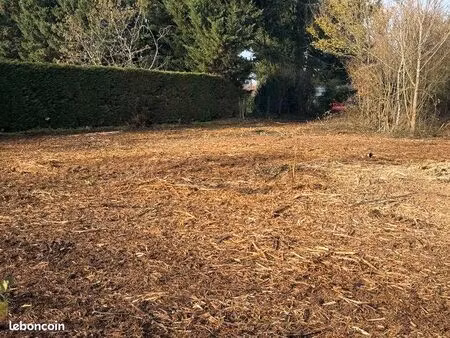 terrain 1 657 m² domerat