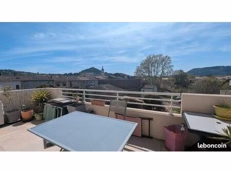 appartement t3 récent climatisé avec terrasse et parkings